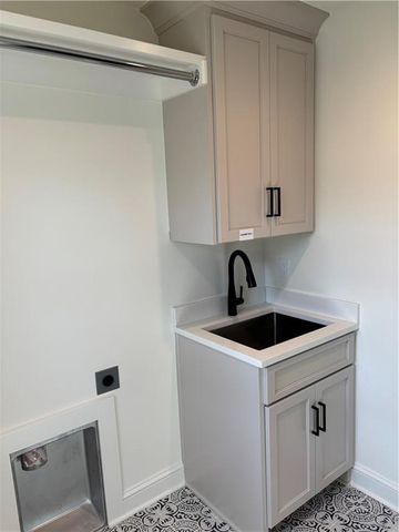 5325 W 72ND Street, Prairie Village, KS 66208