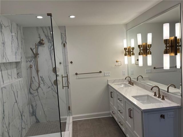 5325 W 72ND Street, Prairie Village, KS 66208