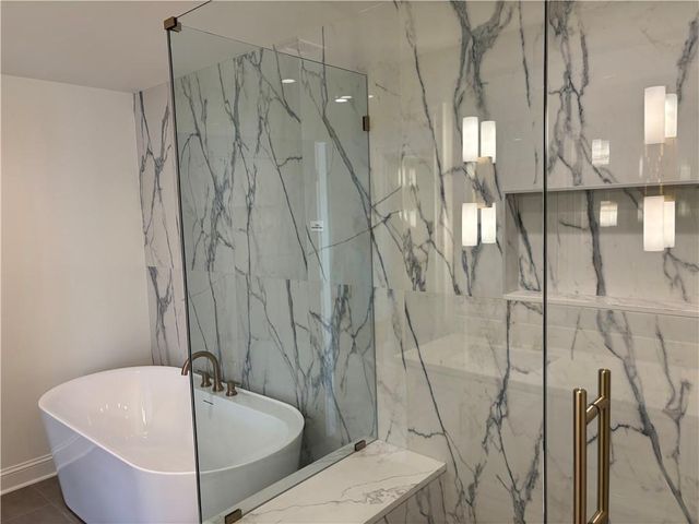 5325 W 72ND Street, Prairie Village, KS 66208