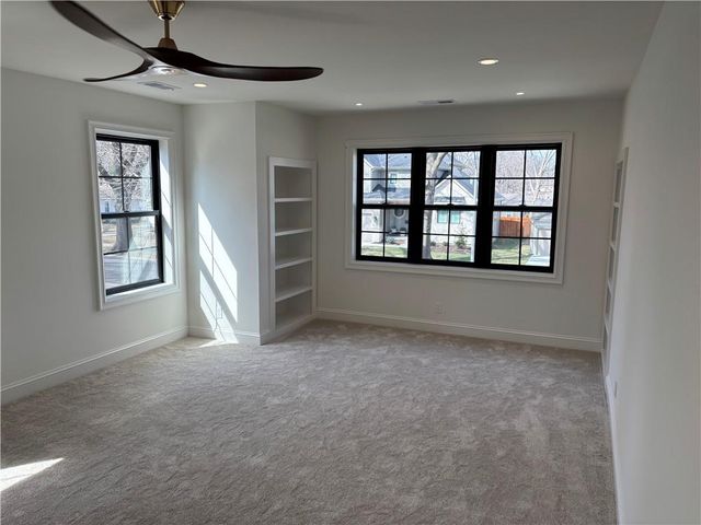 5325 W 72ND Street, Prairie Village, KS 66208