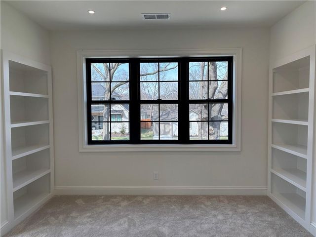 5325 W 72ND Street, Prairie Village, KS 66208