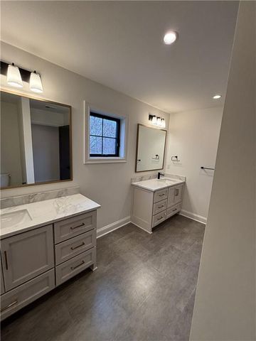 5325 W 72ND Street, Prairie Village, KS 66208