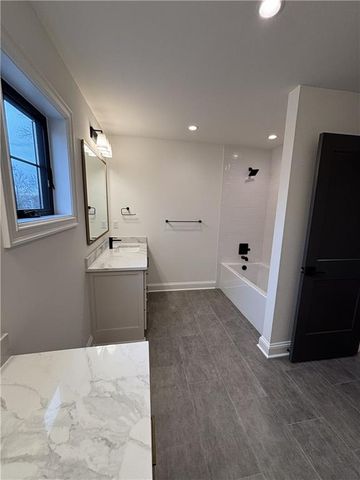 5325 W 72ND Street, Prairie Village, KS 66208