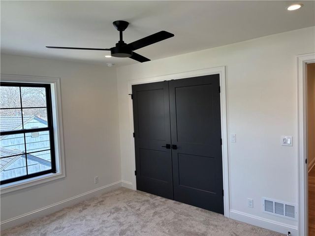 5325 W 72ND Street, Prairie Village, KS 66208