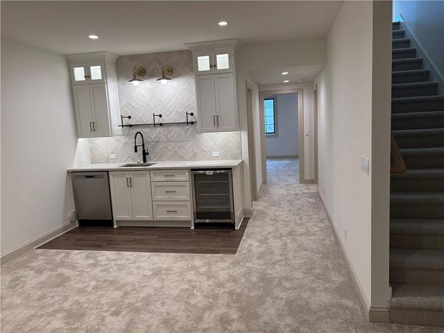 5325 W 72ND Street, Prairie Village, KS 66208