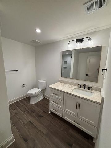 5325 W 72ND Street, Prairie Village, KS 66208