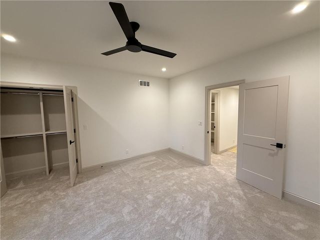 5325 W 72ND Street, Prairie Village, KS 66208