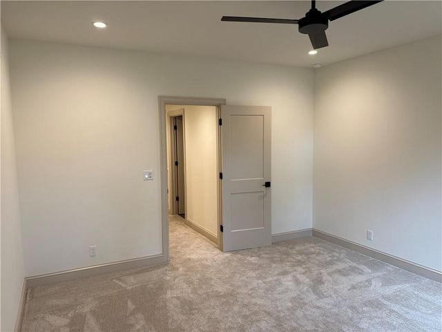 5325 W 72ND Street, Prairie Village, KS 66208