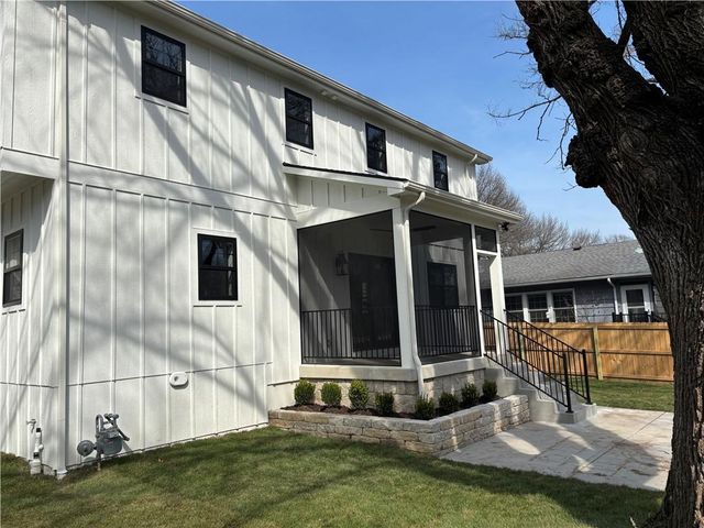 5325 W 72ND Street, Prairie Village, KS 66208