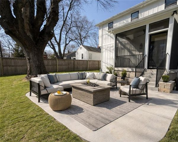 5325 W 72ND Street, Prairie Village, KS 66208