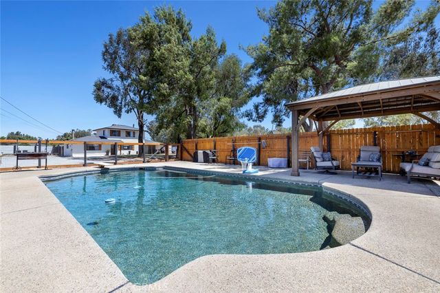 17421 Mark Road, Madera, CA 93636