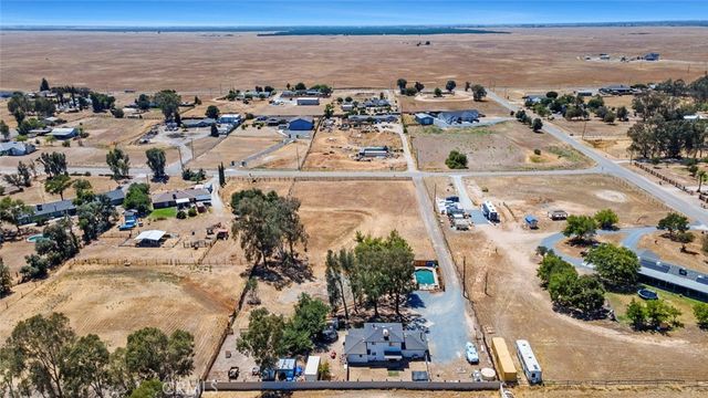 17421 Mark Road, Madera, CA 93636
