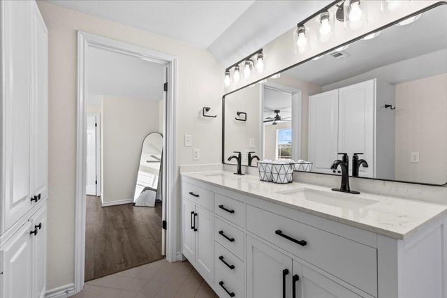 1180 Live Oak LOOP, Buda, TX 78610