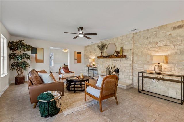 1180 Live Oak LOOP, Buda, TX 78610