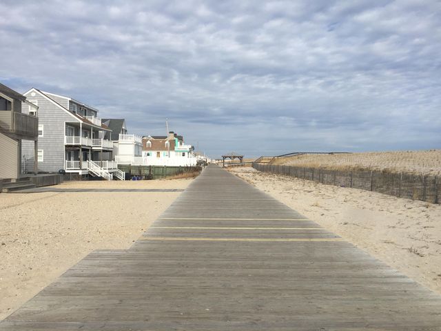 11 Dover Avenue, Lavallette, NJ 08735