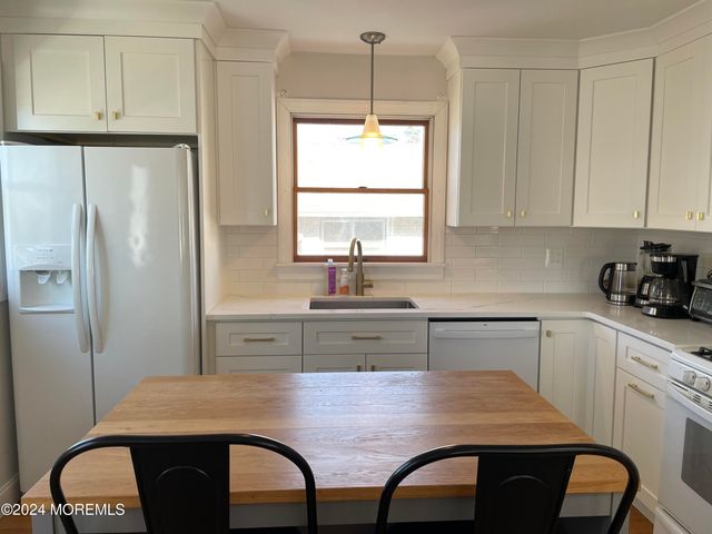 11 Dover Avenue, Lavallette, NJ 08735