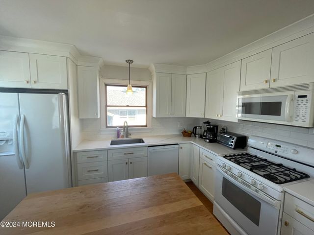 11 Dover Avenue, Lavallette, NJ 08735