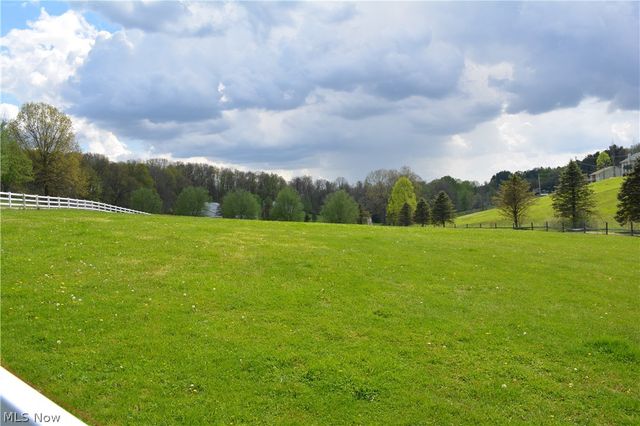 2363 Tabor Ridge Road NE, New Philadelphia, OH 44663