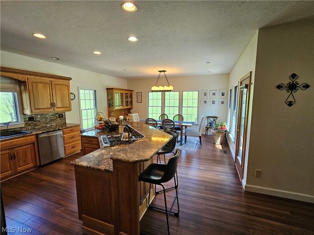 2363 Tabor Ridge Road NE, New Philadelphia, OH 44663