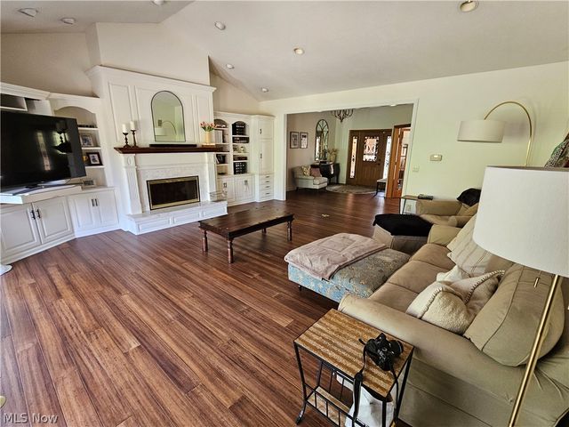 2363 Tabor Ridge Road NE, New Philadelphia, OH 44663