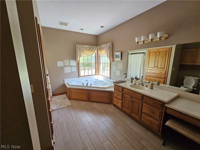 2363 Tabor Ridge Road NE, New Philadelphia, OH 44663