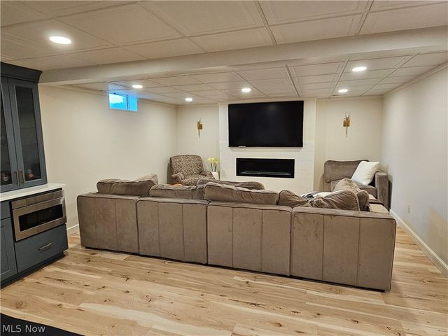 2363 Tabor Ridge Road NE, New Philadelphia, OH 44663