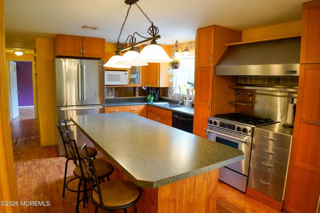 160 Lanes Pond Road, Howell, NJ 07731