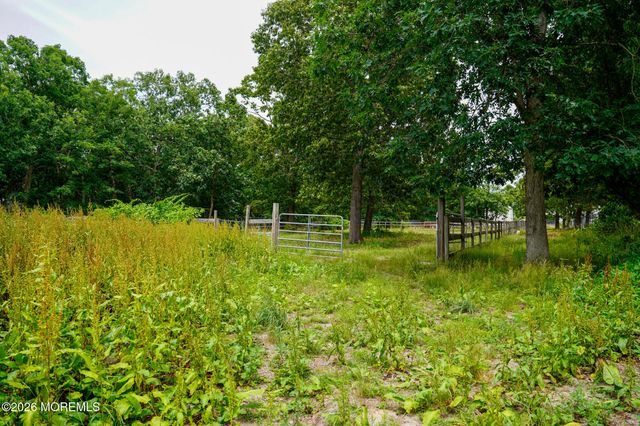 160 Lanes Pond Road, Howell, NJ 07731
