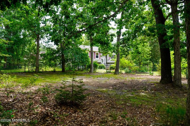 160 Lanes Pond Road, Howell, NJ 07731
