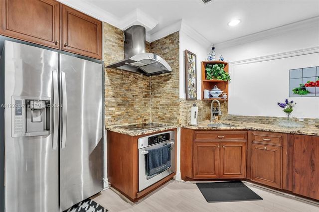 340 W 55th St, Hialeah, FL 33012