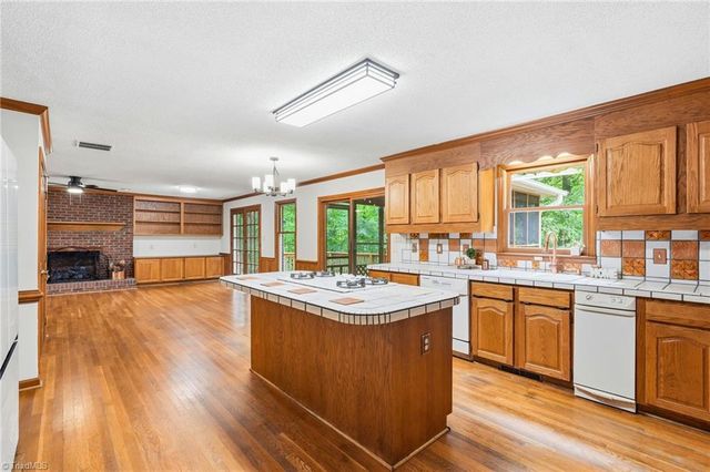 620 Timberview Drive, Kernersville, NC 27284