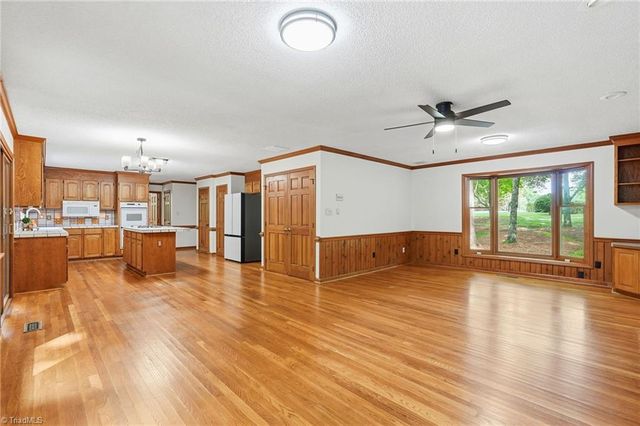 620 Timberview Drive, Kernersville, NC 27284