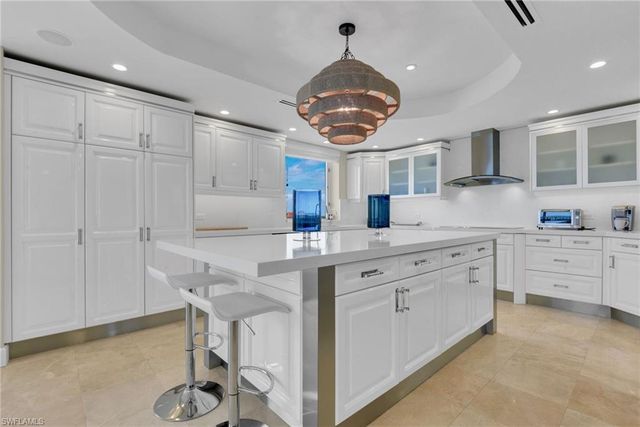 9811 Gulf Shore DR PH 2, Naples, FL 34108