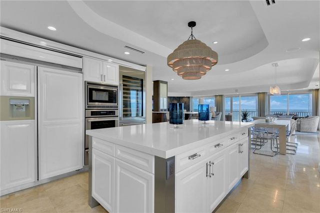 9811 Gulf Shore DR PH 2, Naples, FL 34108