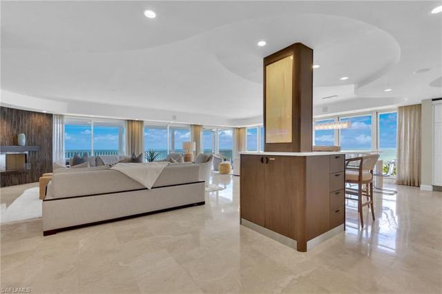 9811 Gulf Shore DR PH 2, Naples, FL 34108