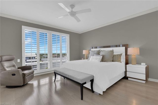 9811 Gulf Shore DR PH 2, Naples, FL 34108