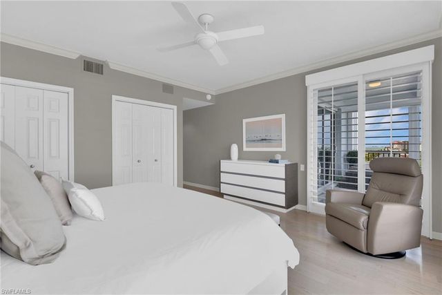 9811 Gulf Shore DR PH 2, Naples, FL 34108
