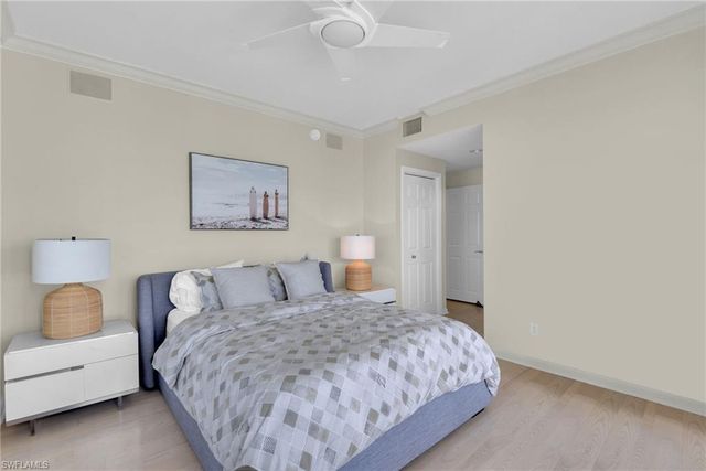 9811 Gulf Shore DR PH 2, Naples, FL 34108
