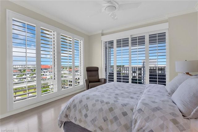 9811 Gulf Shore DR PH 2, Naples, FL 34108
