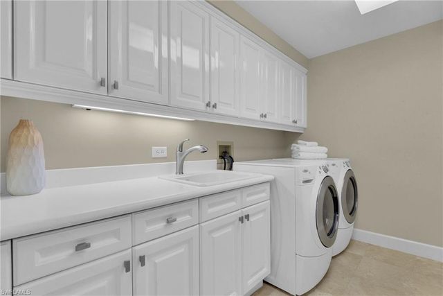 9811 Gulf Shore DR PH 2, Naples, FL 34108