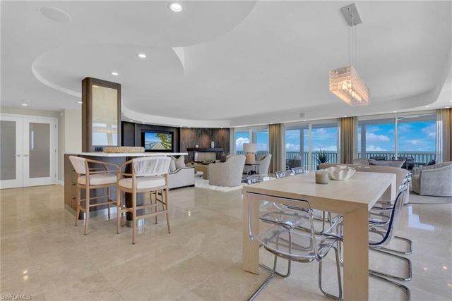 9811 Gulf Shore DR PH 2, Naples, FL 34108