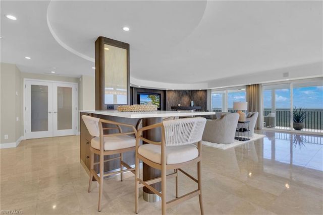 9811 Gulf Shore DR PH 2, Naples, FL 34108