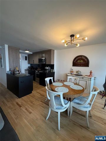 3 Horizon Road 821, Fort Lee, NJ 07024
