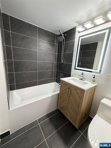 3 Horizon Road 821, Fort Lee, NJ 07024