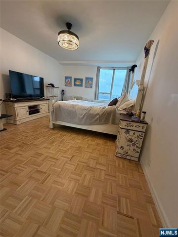 3 Horizon Road 821, Fort Lee, NJ 07024