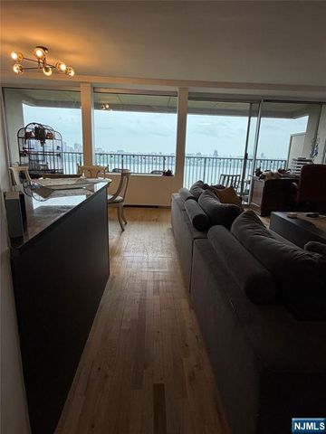 3 Horizon Road 821, Fort Lee, NJ 07024