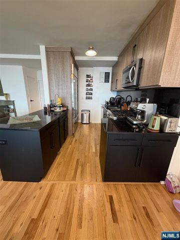 3 Horizon Road 821, Fort Lee, NJ 07024