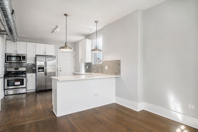 2117 W 18th Street 3R, Chicago, IL 60608