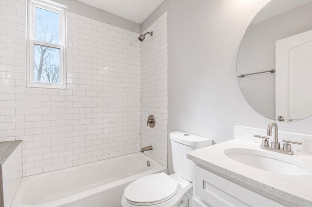 2117 W 18th Street 3R, Chicago, IL 60608