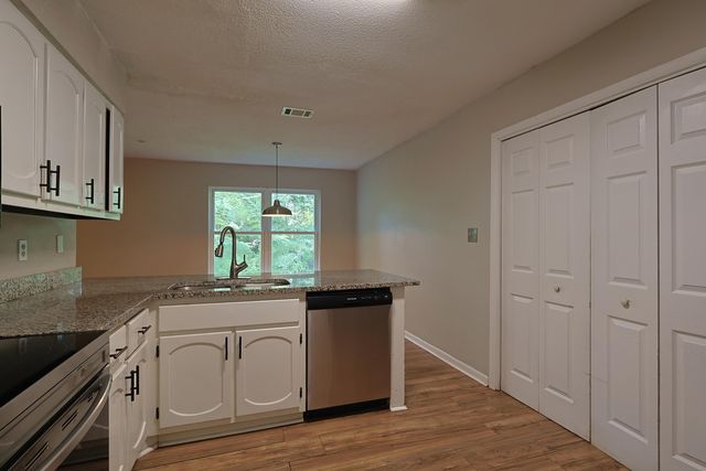 392 E Pine Street, Mary Esther, FL 32569